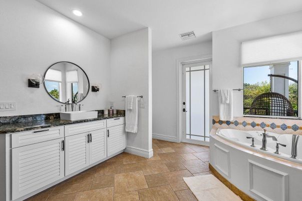 Bathroom, Dual Sink Vanities, Interior, Recessed Lighting