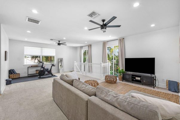 Fitness Equipment, Interior, Living room, Recessed Lighting