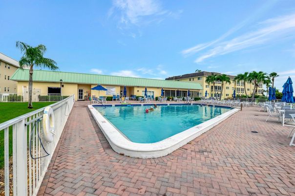 Exterior, Pool
