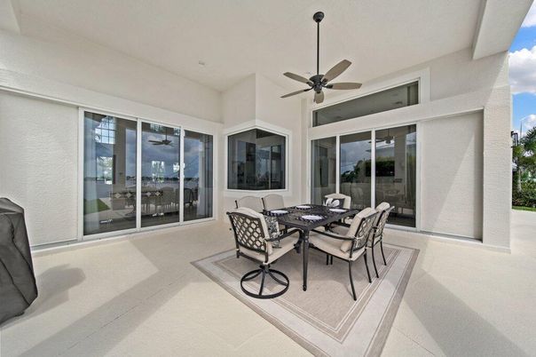 Dining room, Interior