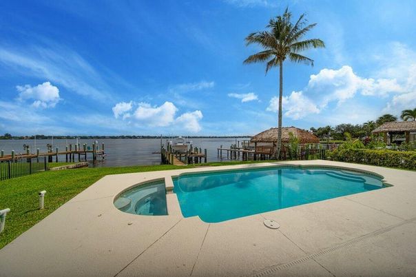 Exterior, Pool, Water