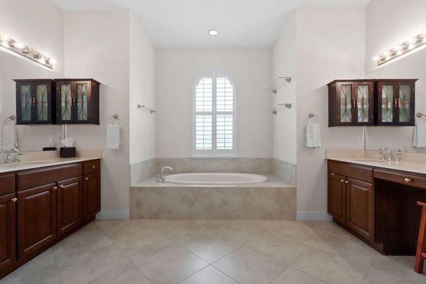 Bathroom, Interior, Recessed Lighting