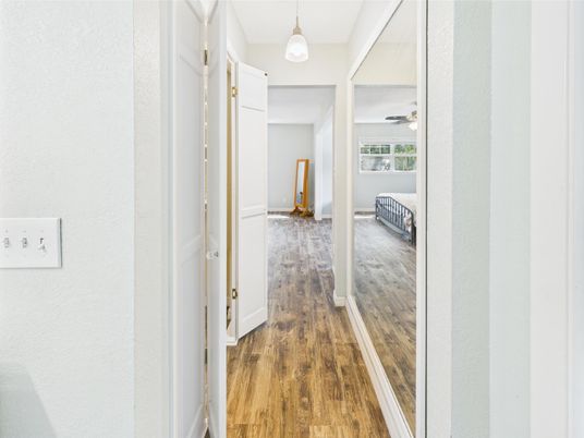 Interior, Pendant Lights, Wood Texture Flooring