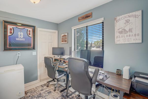 Home Office, Interior