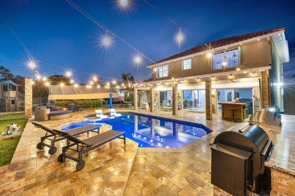 Exterior, Pool