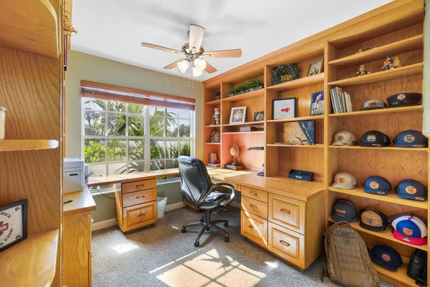 Home Office, Interior