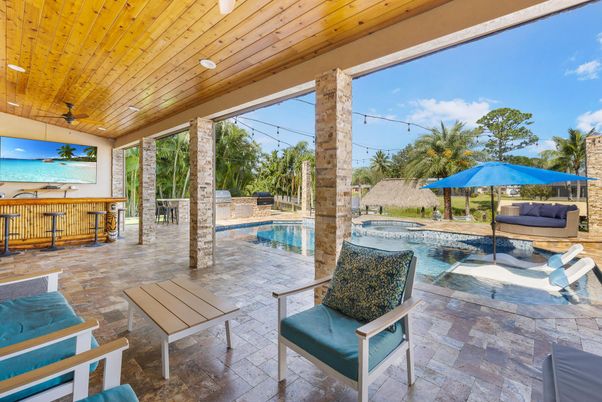 Exterior, Pool