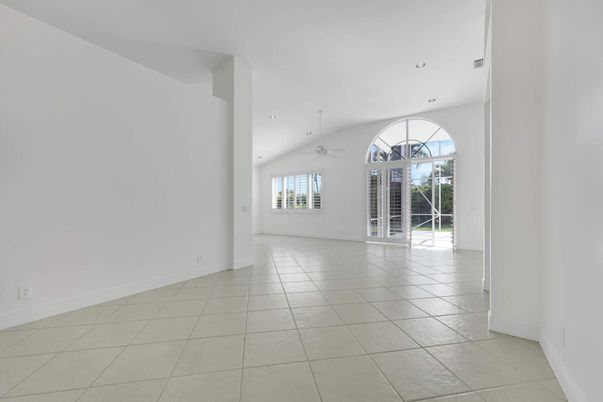 Empty room, Interior, Recessed Lighting