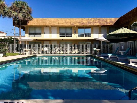 Exterior, Pool