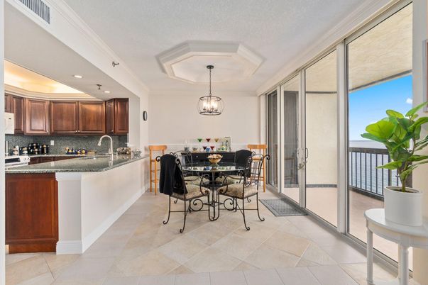 Dining room, Interior, Kitchen, Pendant Lights, Recessed Lighting
