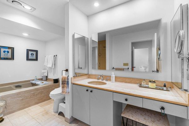 Bathroom, Dual Sink Vanities, Interior, Recessed Lighting