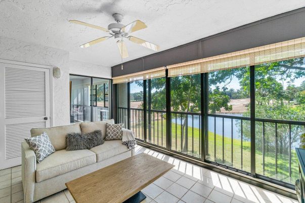 Interior, Sun Room, Water