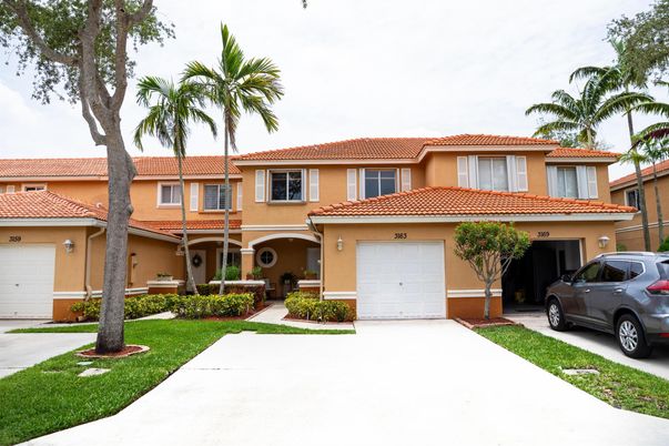 Attached, Exterior, Facade, Mediterranean