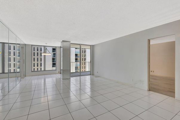 Empty room, Interior, Pendant Lights