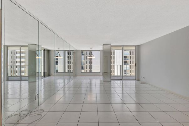 Empty room, Interior, Pendant Lights