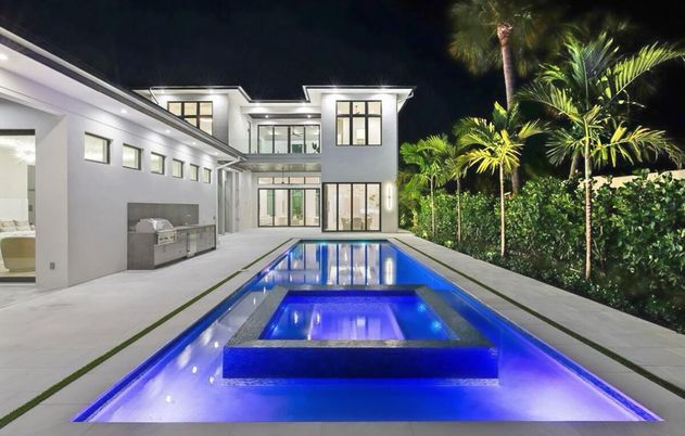 Exterior, Pool