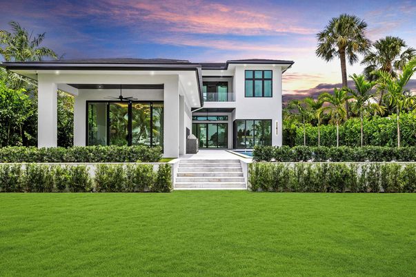 Backyard, Exterior, Facade, Modern