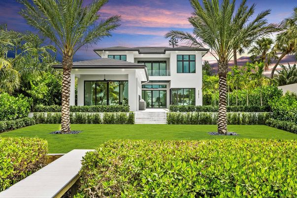 Backyard, Exterior, Facade, Modern