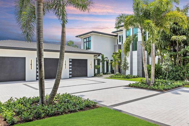 Attached, Exterior, Facade, Mediterranean