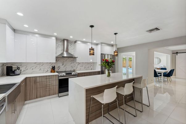 Dining room, Interior, Kitchen, Pendant Lights, Recessed Lighting, Stainless Steel Appliances
