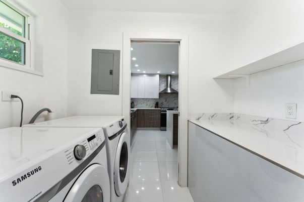 Interior, Recessed Lighting, Washer