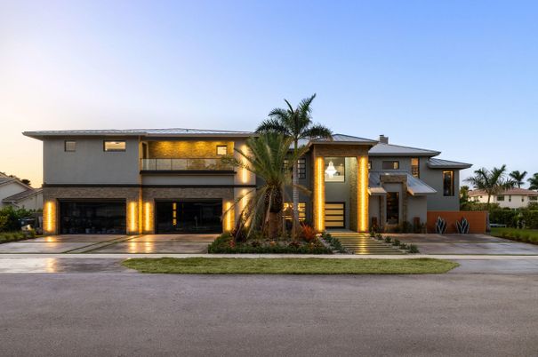 Exterior, Facade, Modern