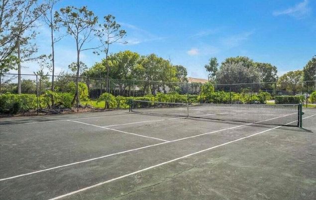 Exterior, Tennis Courts