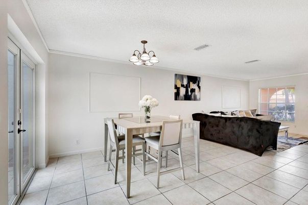 Chandelier, Dining room, Interior, Living room
