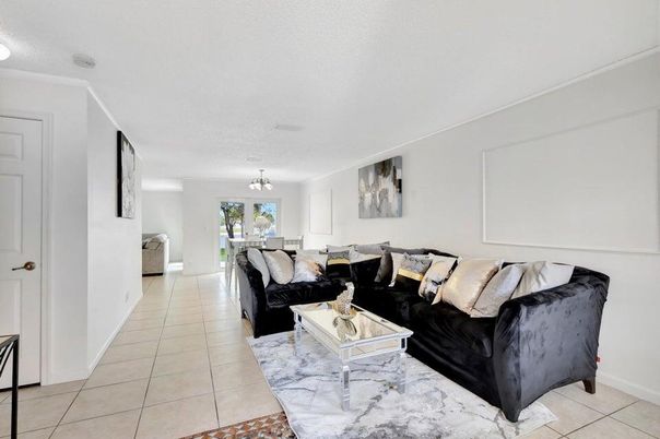 Chandelier, Interior, Living room
