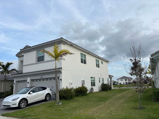 Attached, Exterior, Facade, Modern