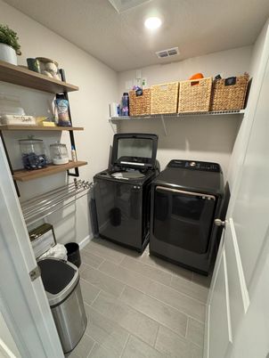 Interior, Recessed Lighting, Washer, Wood Texture Flooring