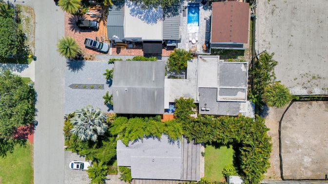 Exterior, Drone