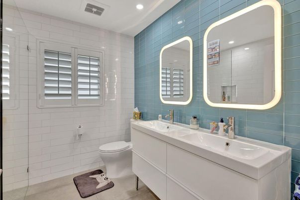 Bathroom, Dual Sink Vanities, Interior, Recessed Lighting