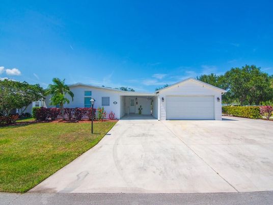 Attached, Exterior, Facade, Ranch