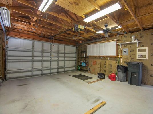 Garage, Interior, Wooden Beams
