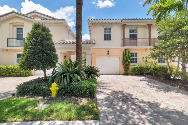 Attached, Exterior, Facade, Mediterranean