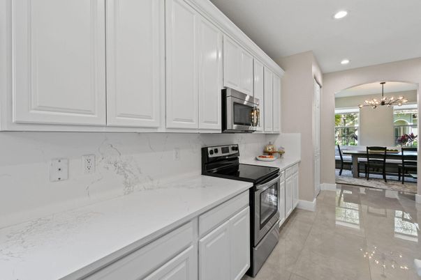 Chandelier, Dining room, Interior, Kitchen, Pendant Lights, Recessed Lighting, Stainless Steel Appliances