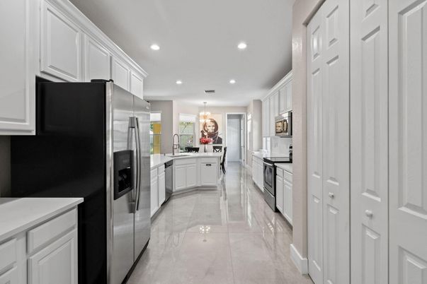 Chandelier, Interior, Kitchen, Recessed Lighting, Stainless Steel Appliances