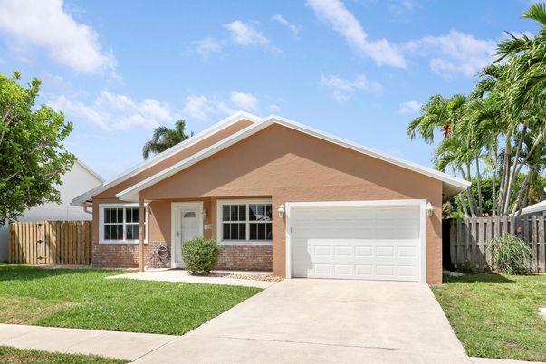 Attached, Exterior, Facade, Brick Facade, Ranch