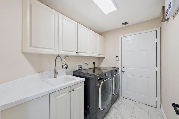 Interior, Marble, Recessed Lighting, Washer