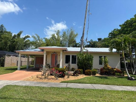 Backyard, Exterior, Facade, Ranch