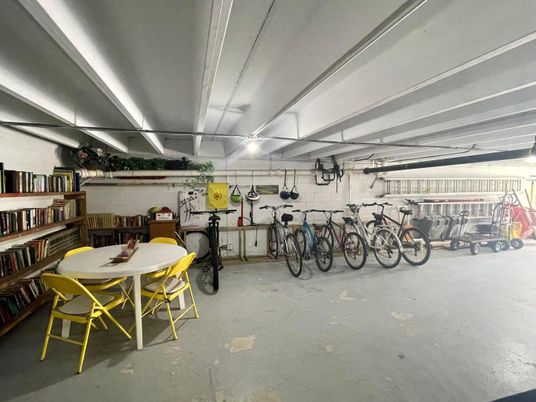 Garage, Interior
