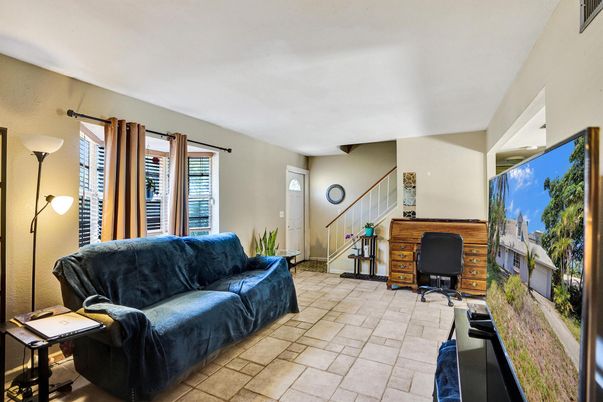Home Office, Interior