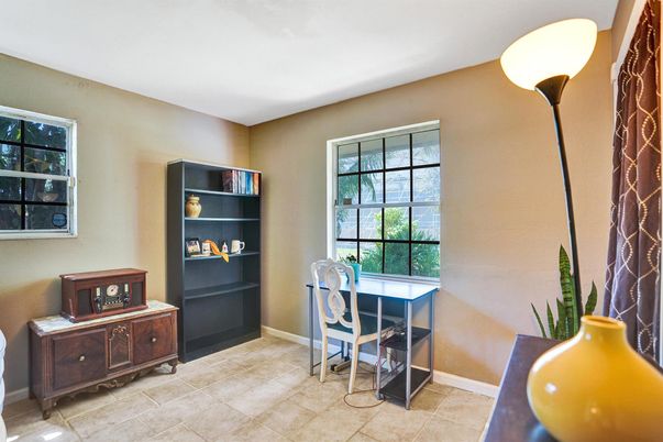 Home Office, Interior