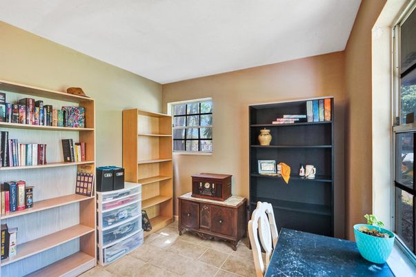 Home Office, Interior