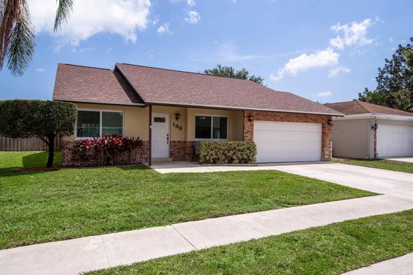 Attached, Exterior, Facade, Brick Facade, Ranch