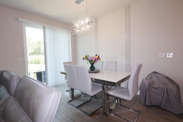 Chandelier, Dining room, Interior