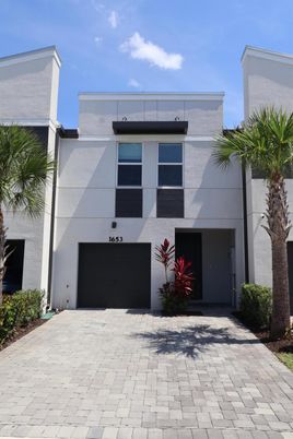 Attached, Exterior, Facade, Modern