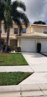 Attached, Exterior, Facade, Mediterranean