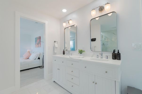 Bathroom, Dual Sink Vanities, Interior, Recessed Lighting